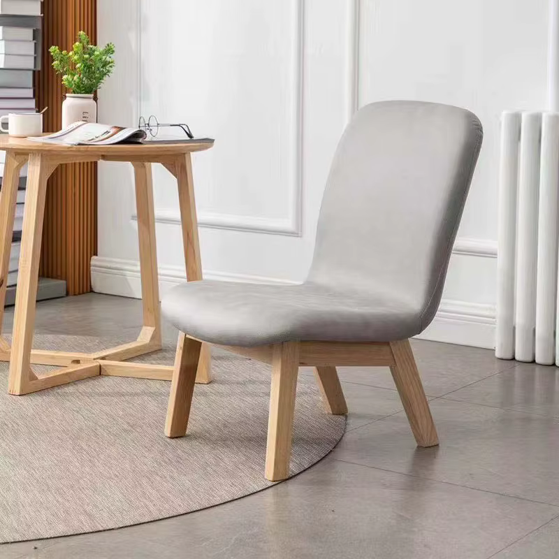 Chaise à dossier en bois massif