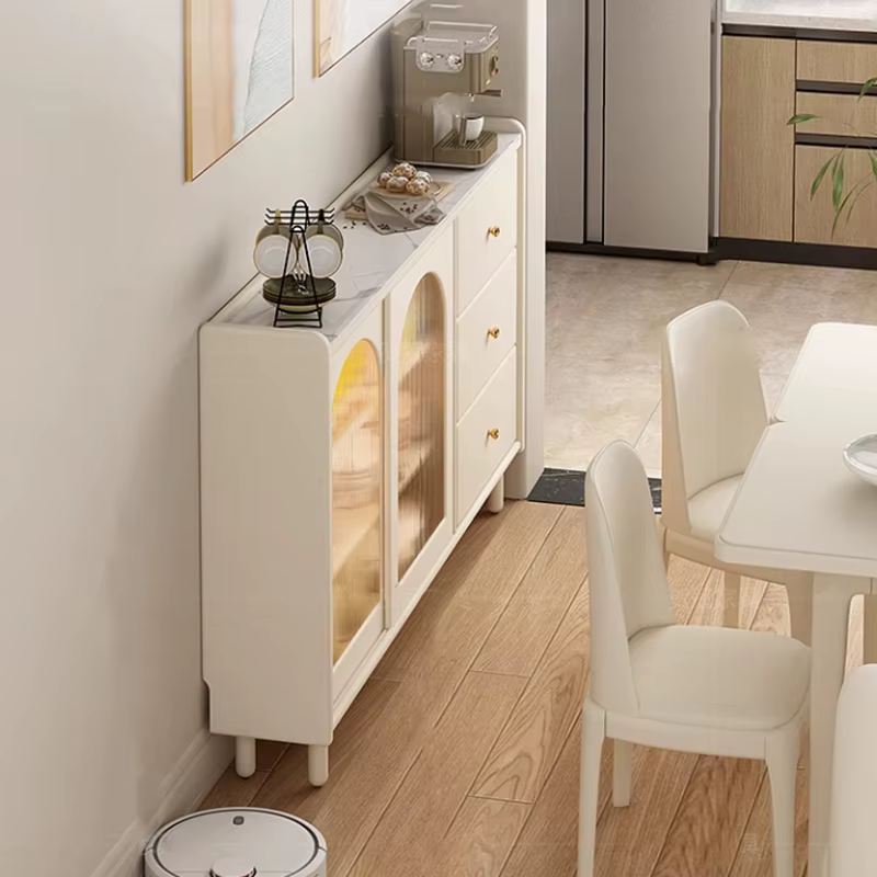 Armoires de salon fines et peu encombrantes