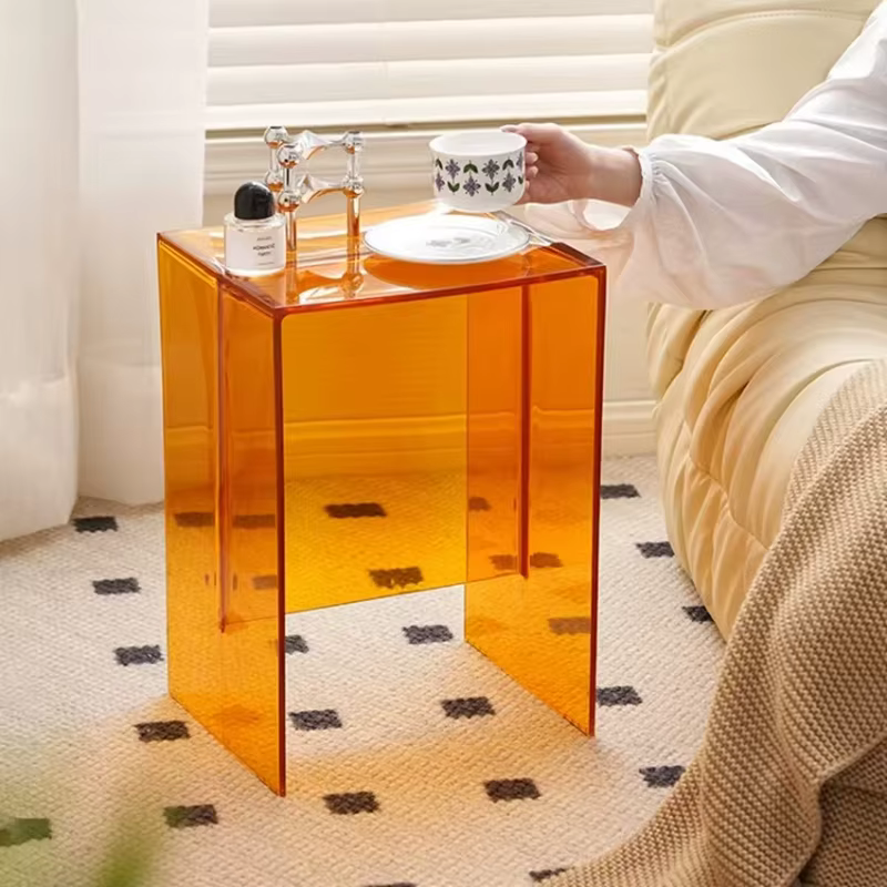 Table d'appoint en acrylique