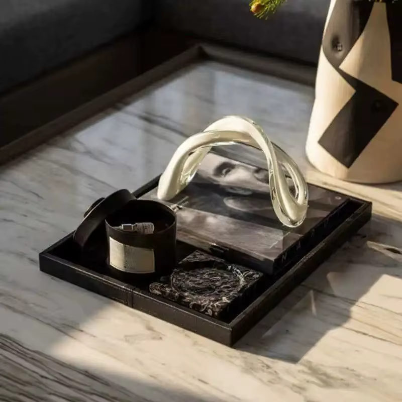 Table basse décorative torsadée en croix en verre