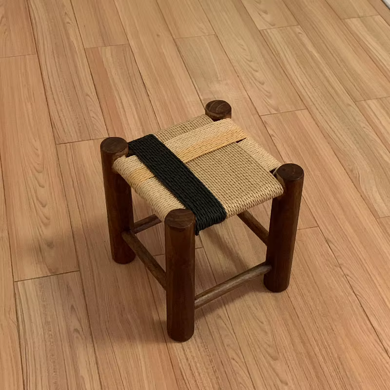 Repose-pieds minimaliste en Faux rotin
